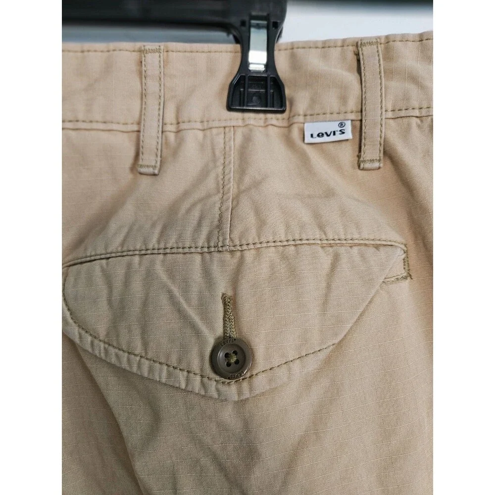 Levi Strauss & Co. Men’s Beige Cotton Cargo Shorts Two Horse 17